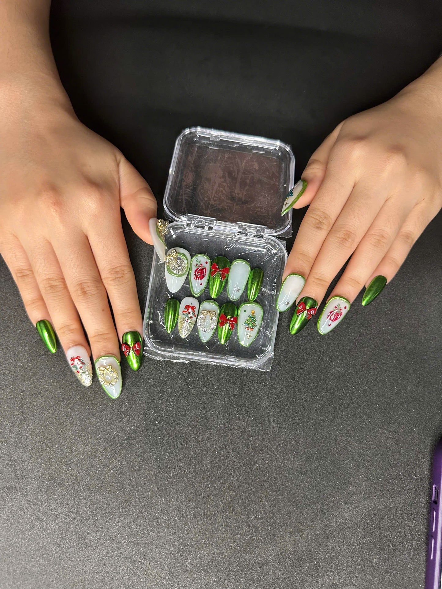 Emerald Christmas Charm GL172