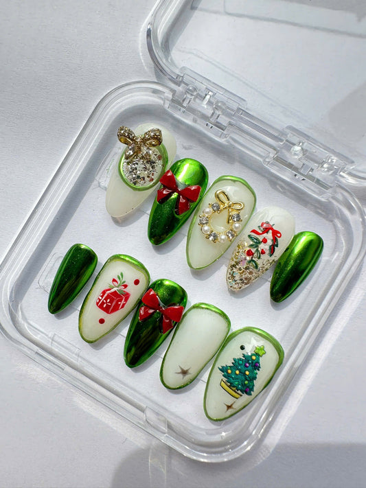 Emerald Christmas Charm GL172