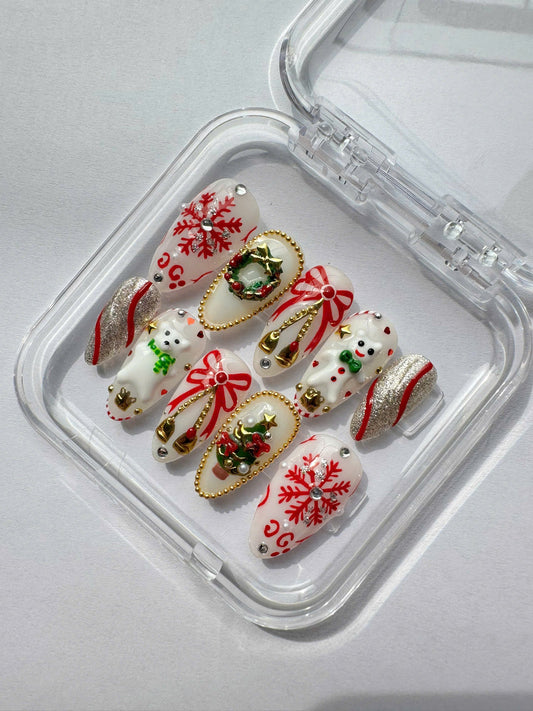 Royal Christmas Charm GL177