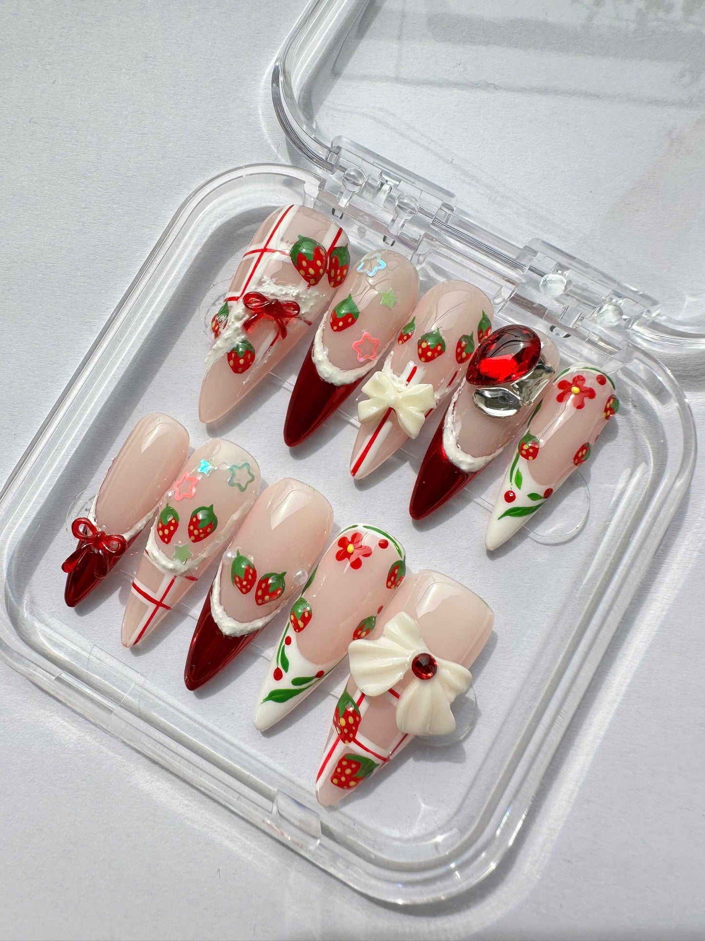 Strawberry Noel Bow GL180